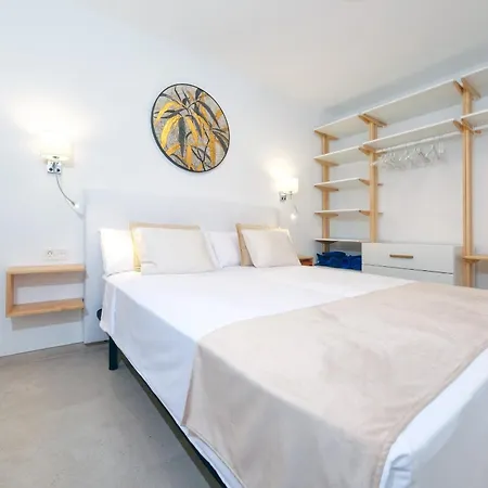 Essence Del Carmen *