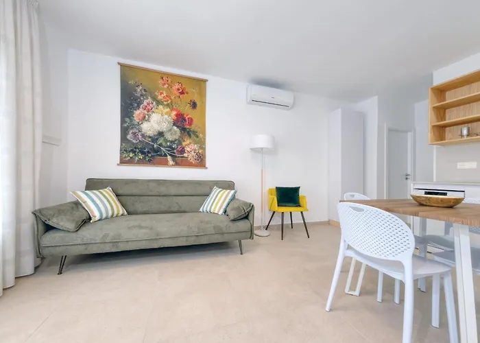 Essence Del Carmen - By Lanzarote * Puerto del Carmen (Lanzarote)